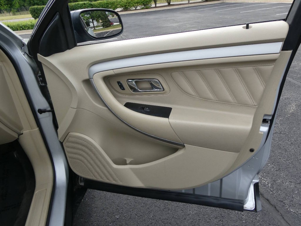 2017 Ford Taurus Image 27