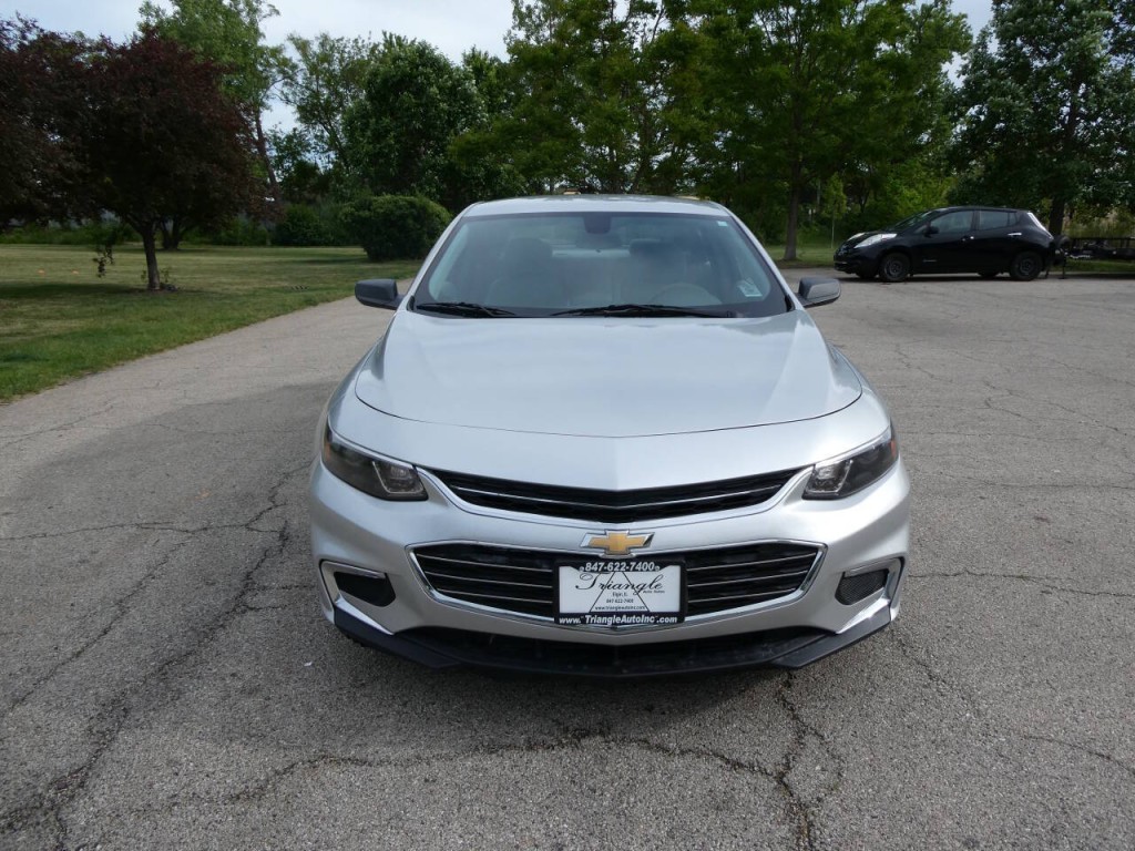 2017 Chevrolet Malibu Image 2