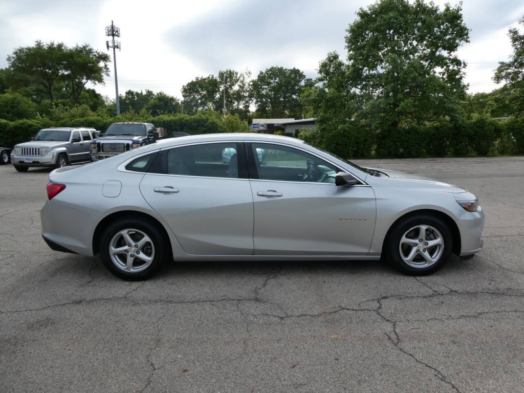 2017 Chevrolet Malibu Image 4
