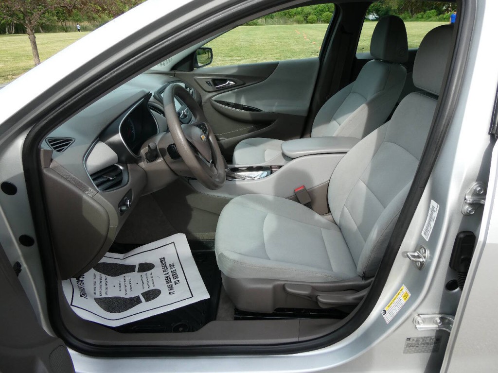 2017 Chevrolet Malibu Image 9
