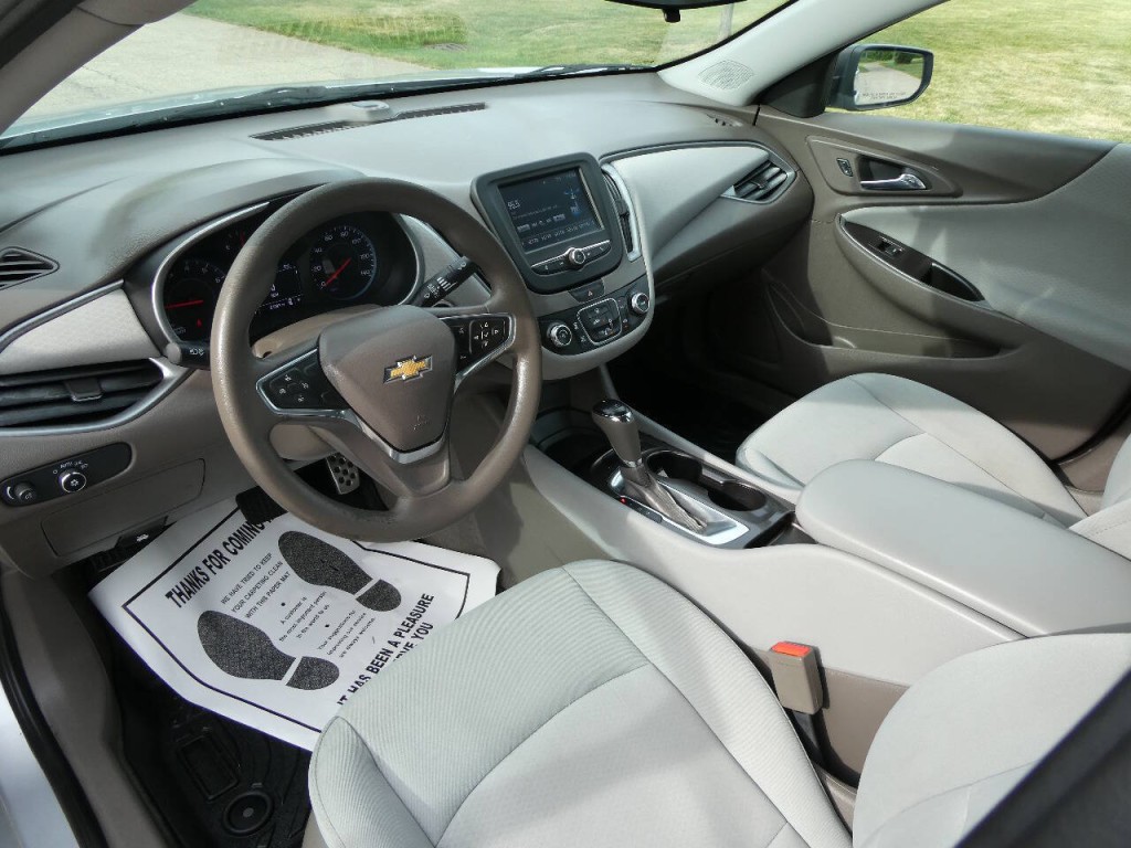 2017 Chevrolet Malibu Image 10