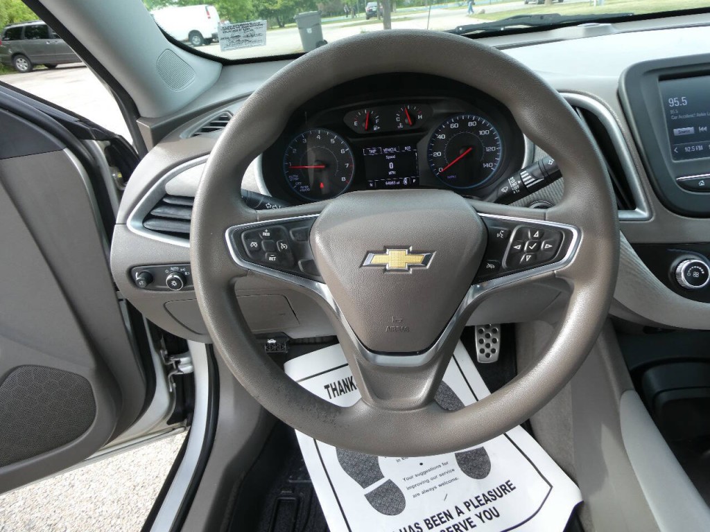 2017 Chevrolet Malibu Image 11