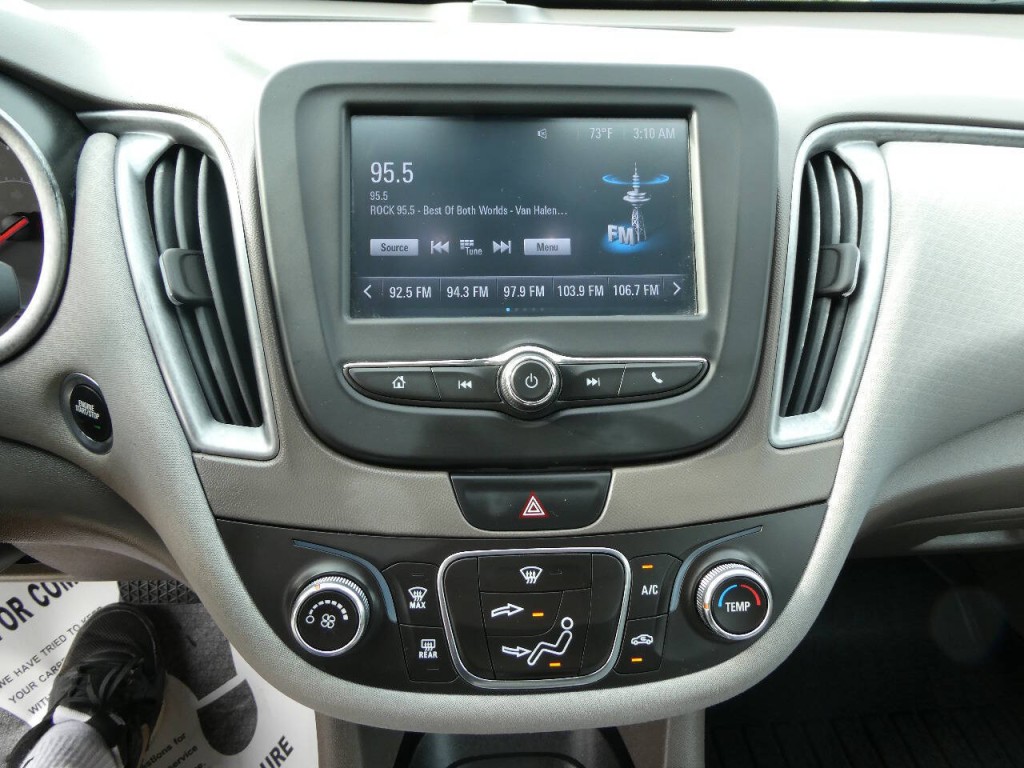 2017 Chevrolet Malibu Image 16