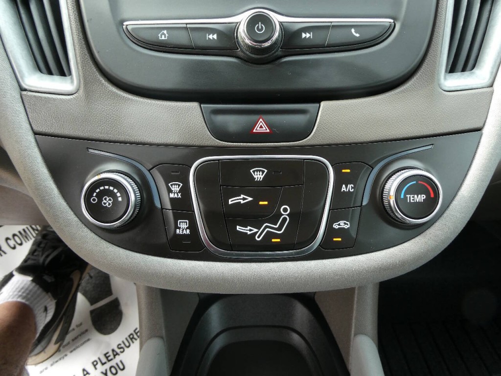 2017 Chevrolet Malibu Image 19
