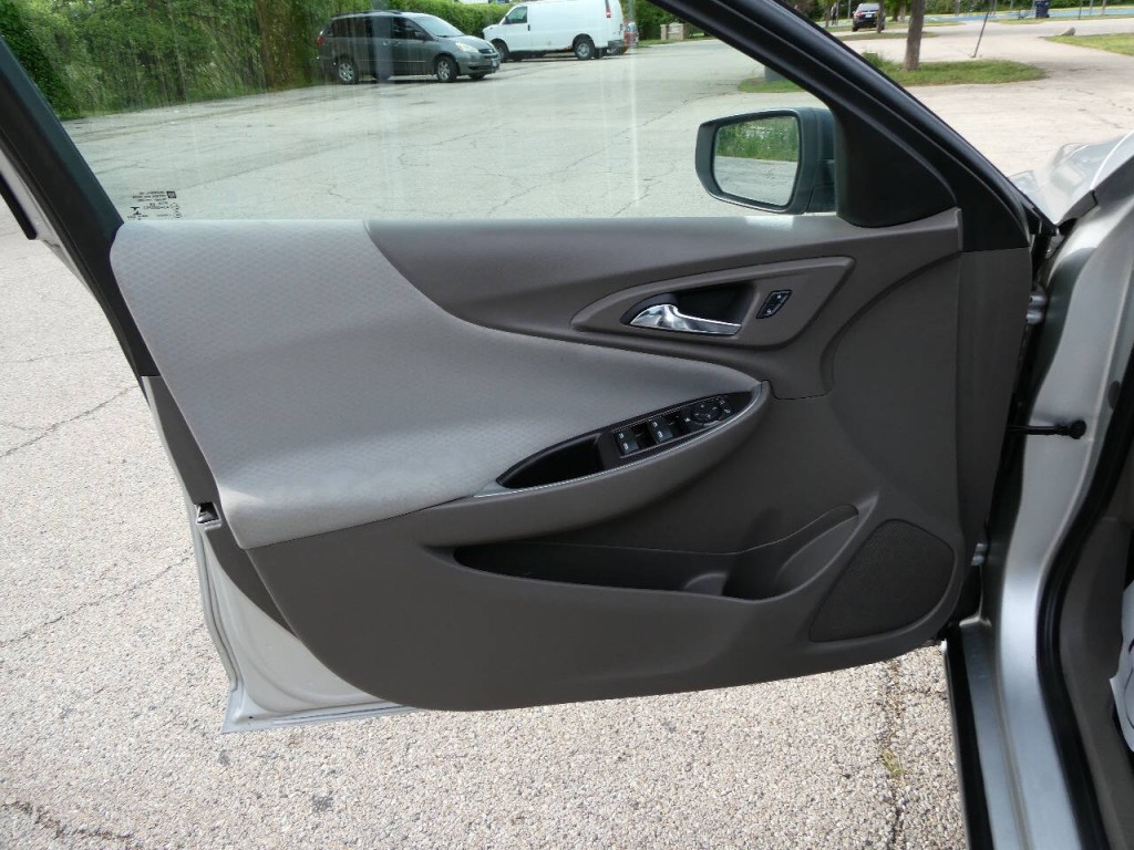 2017 Chevrolet Malibu Image 21