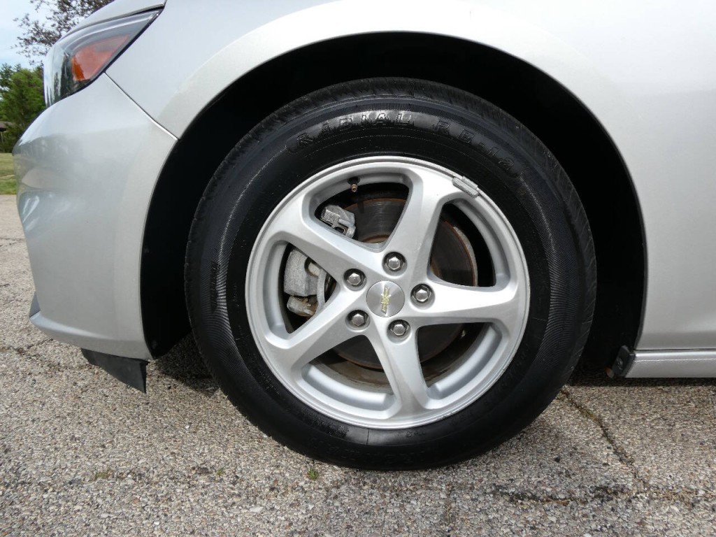 2017 Chevrolet Malibu Image 30