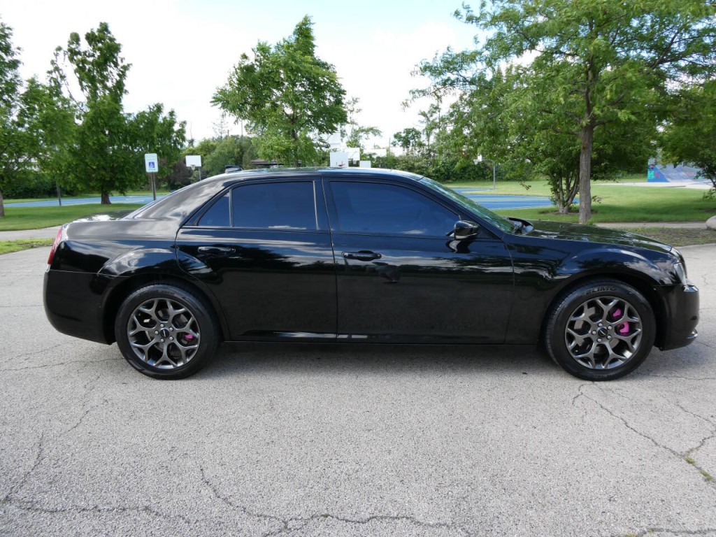 2015 Chrysler 300 Image 4
