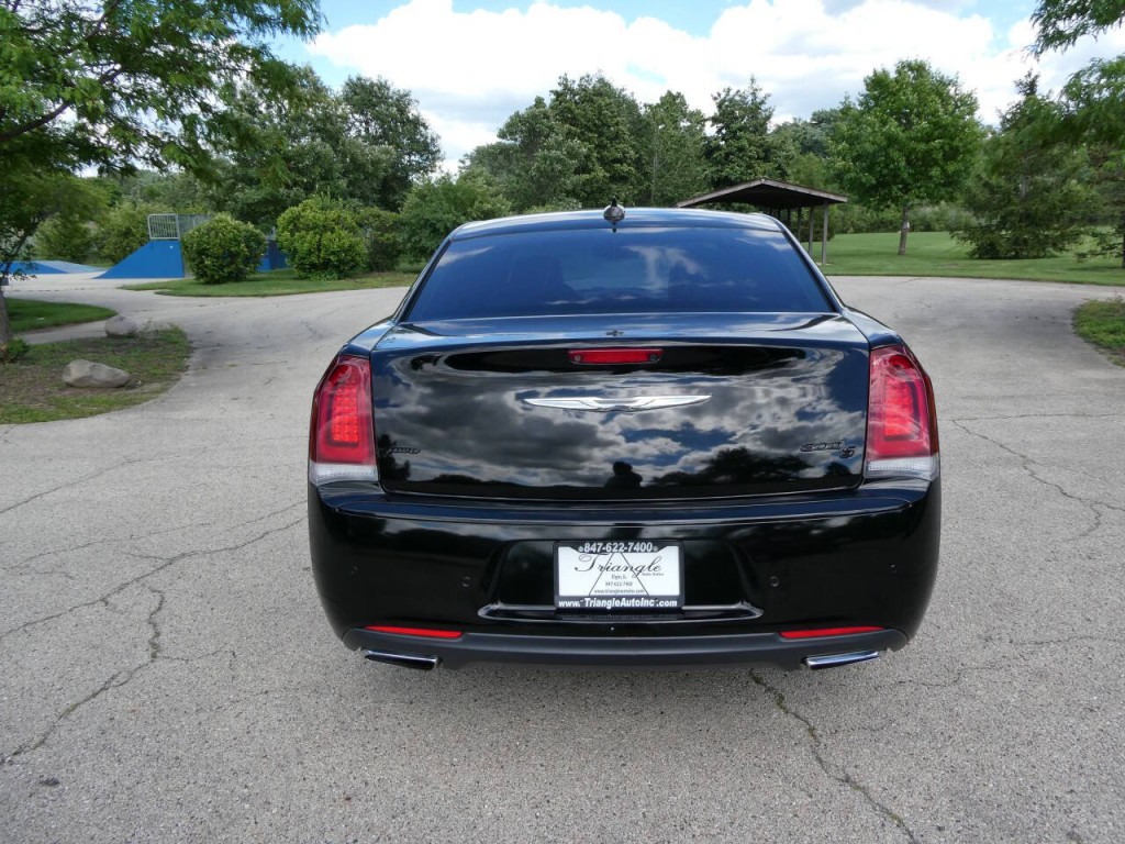 2015 Chrysler 300 Image 6