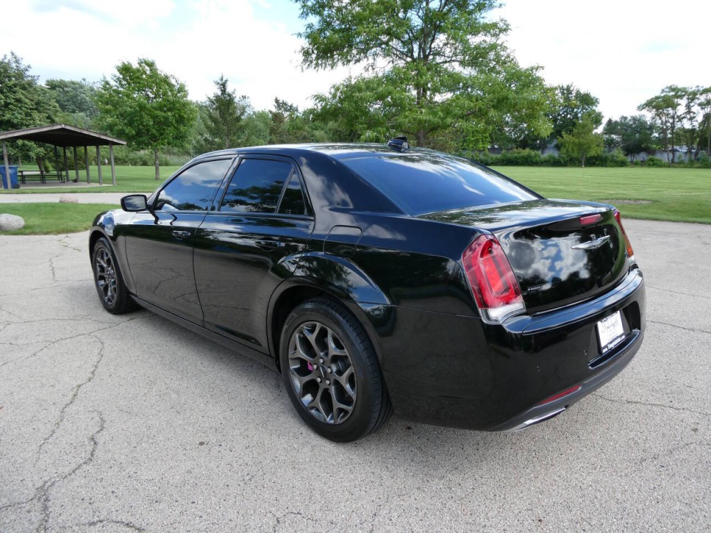 2015 Chrysler 300 Image 7