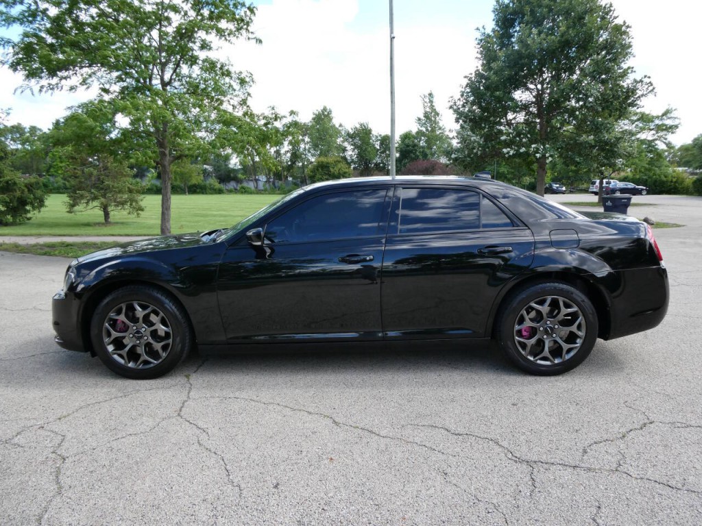 2015 Chrysler 300 Image 8