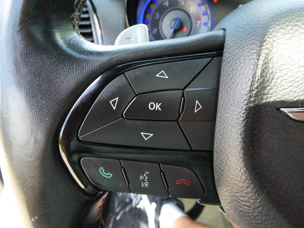 2015 Chrysler 300 Image 12