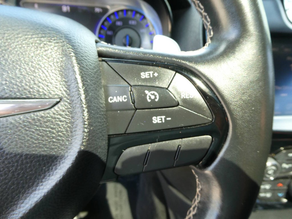 2015 Chrysler 300 Image 13