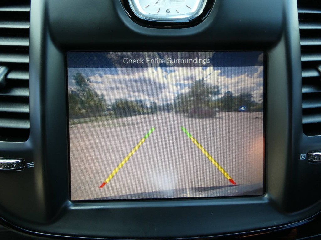 2015 Chrysler 300 Image 18