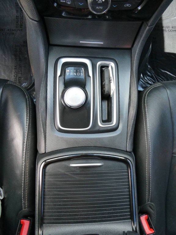 2015 Chrysler 300 Image 20