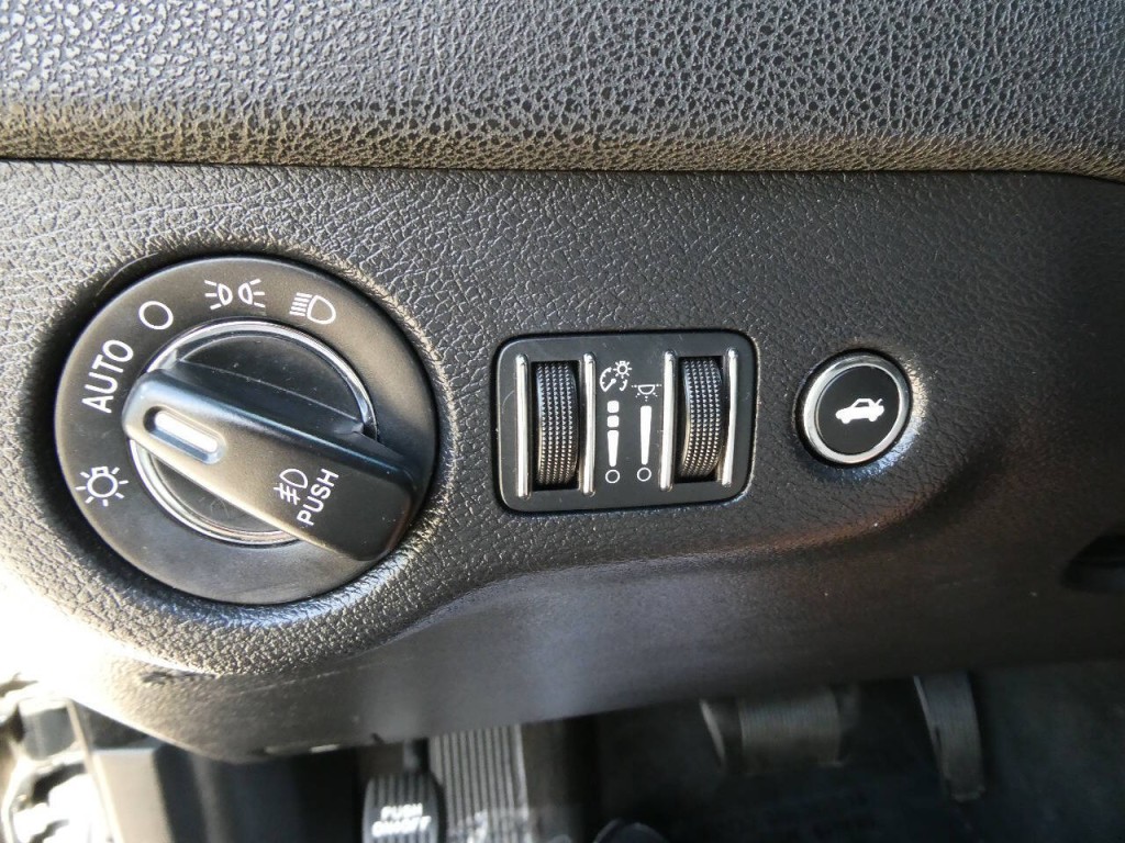 2015 Chrysler 300 Image 21