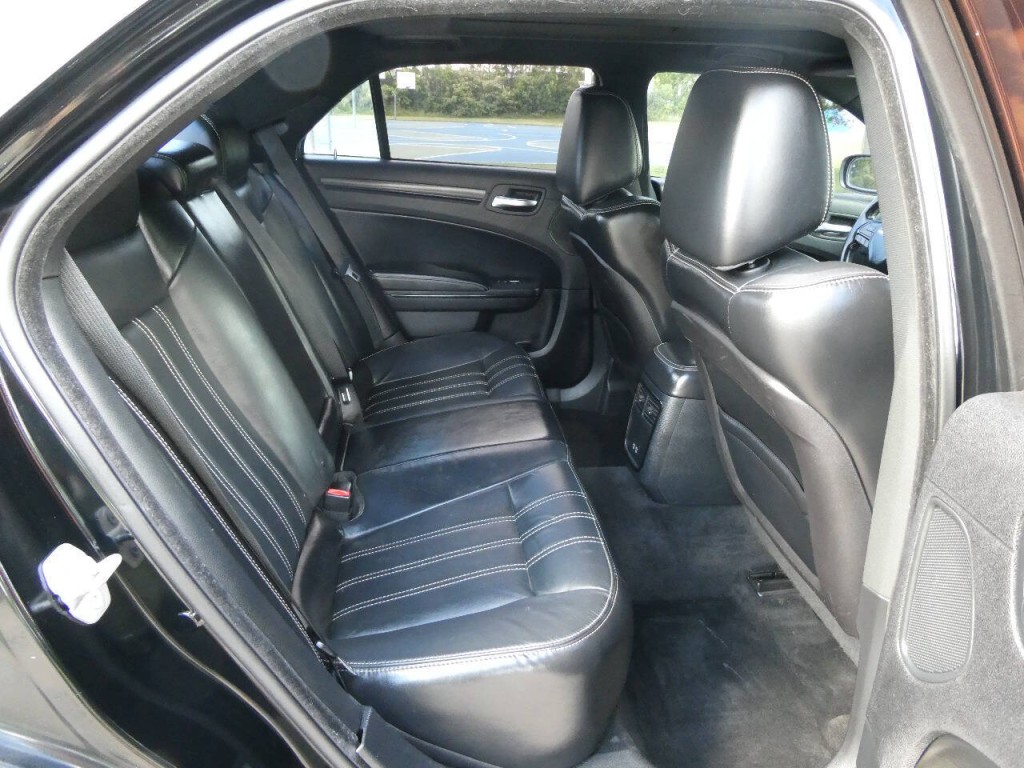 2015 Chrysler 300 Image 27