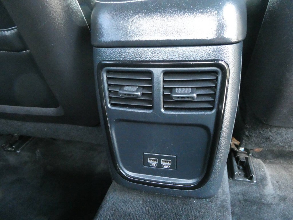 2015 Chrysler 300 Image 28