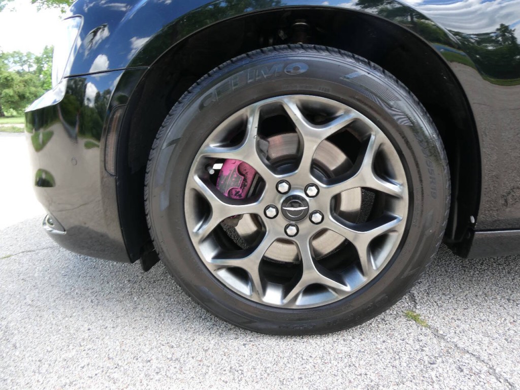 2015 Chrysler 300 Image 33
