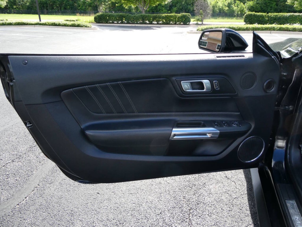 2019 Ford Mustang Image 31