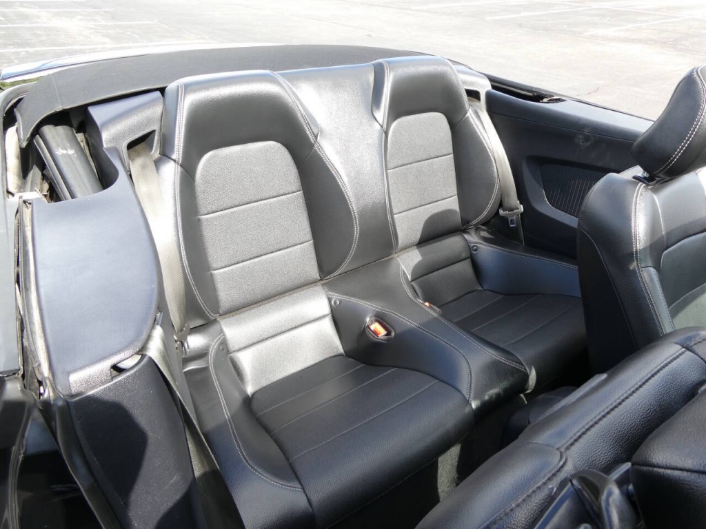 2019 Ford Mustang Image 36