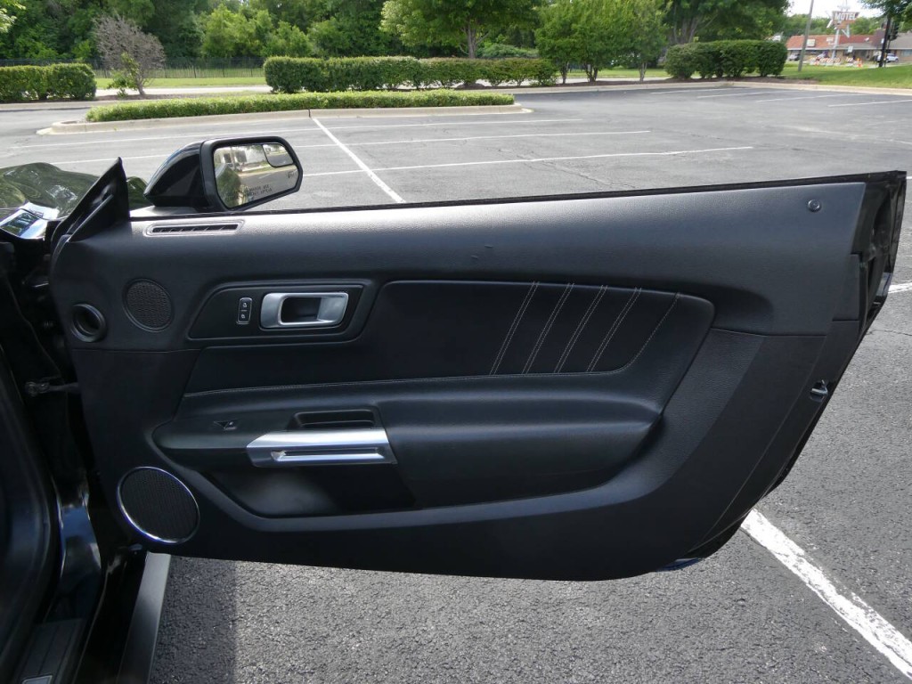 2019 Ford Mustang Image 37