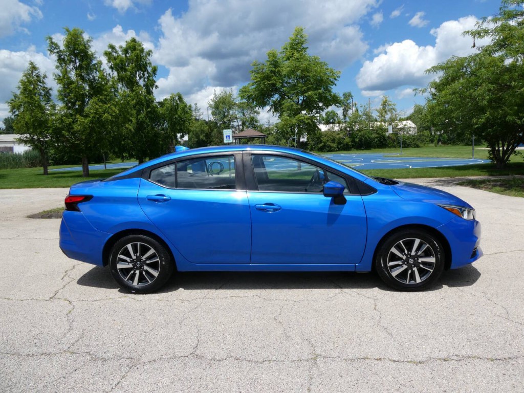 2021 Nissan Versa Image 4