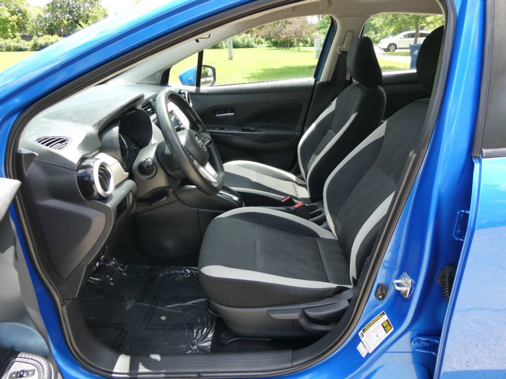 2021 Nissan Versa Image 9