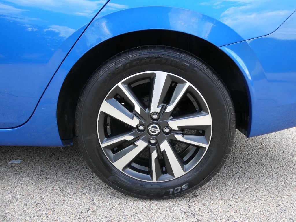 2021 Nissan Versa Image 32