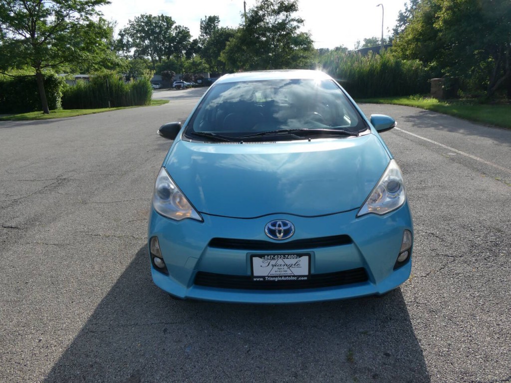 2013 Toyota Prius Image 2