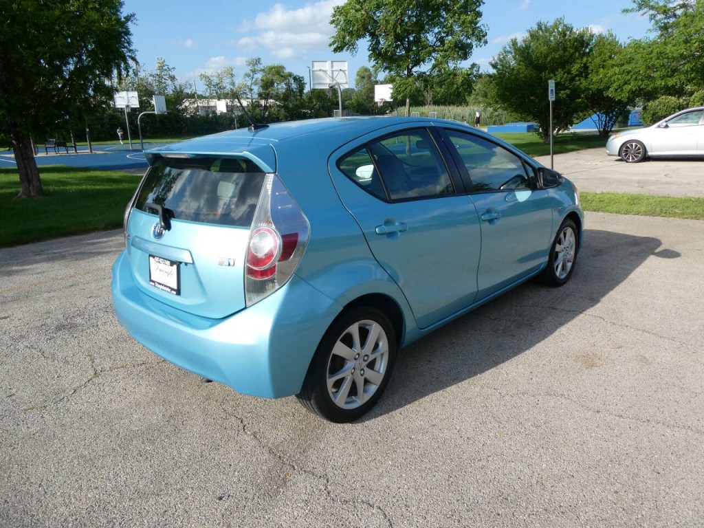 2013 Toyota Prius Image 5