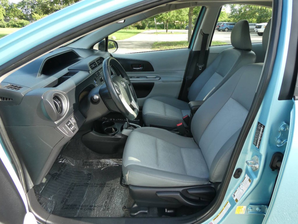 2013 Toyota Prius Image 9
