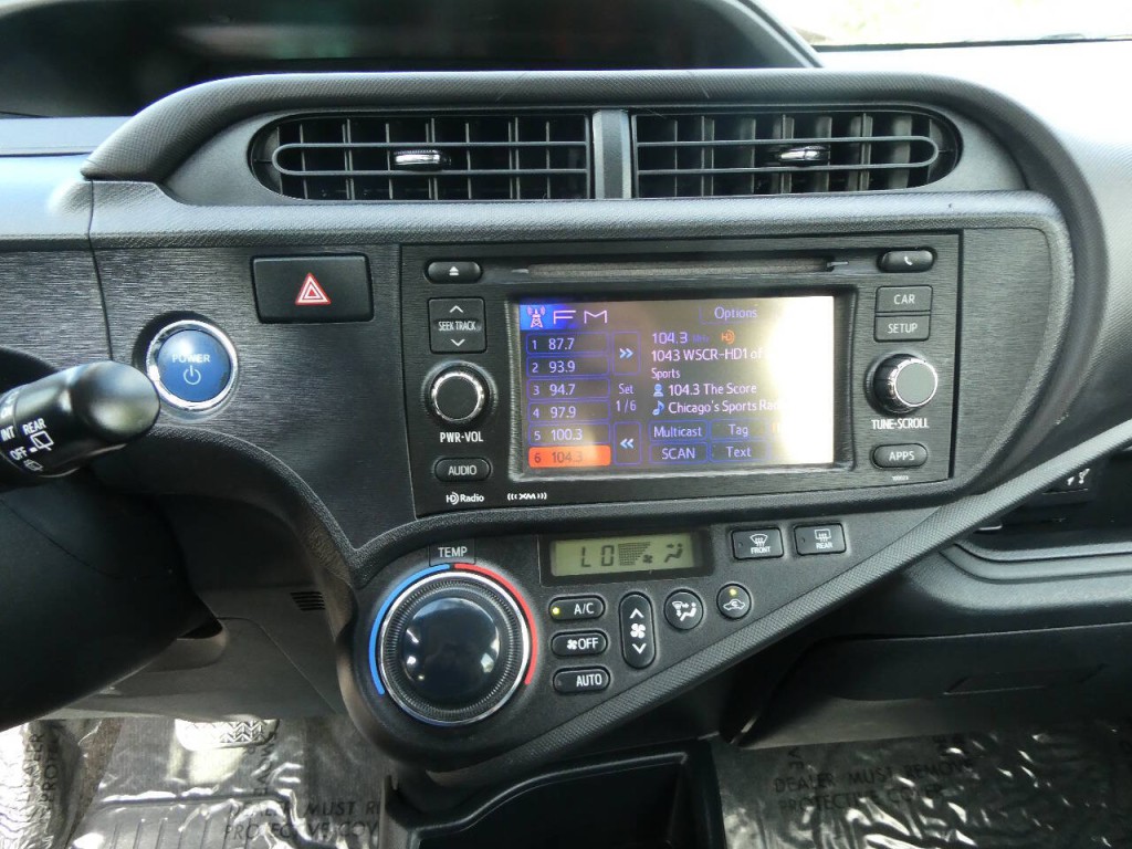 2013 Toyota Prius Image 16
