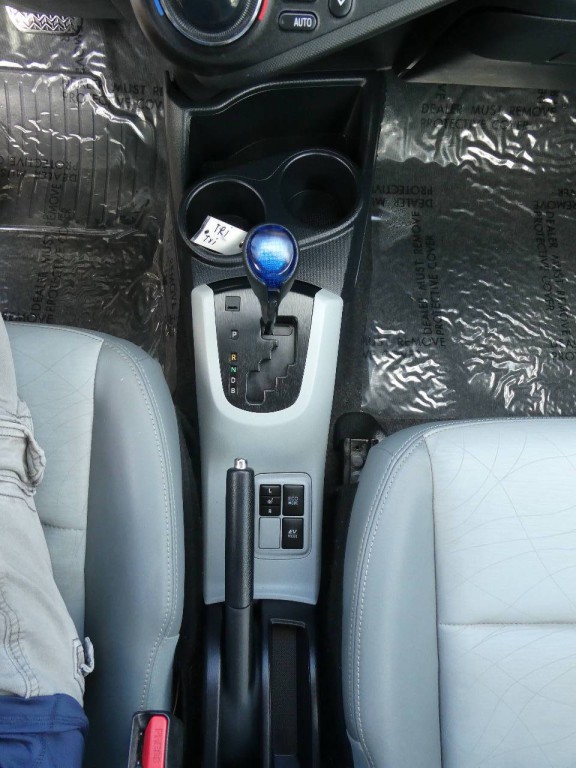 2013 Toyota Prius Image 20
