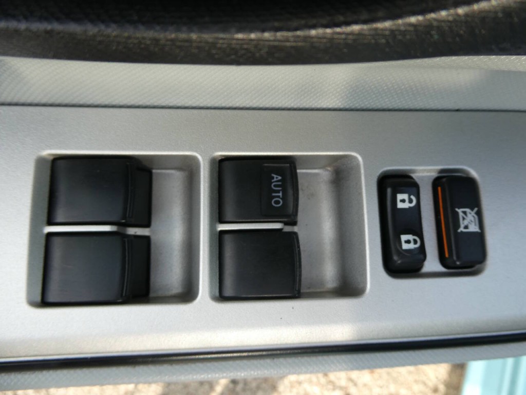 2013 Toyota Prius Image 24