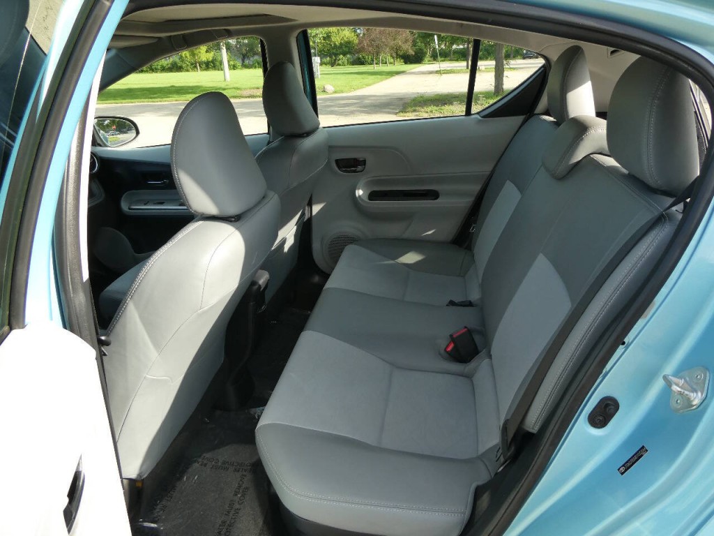 2013 Toyota Prius Image 25