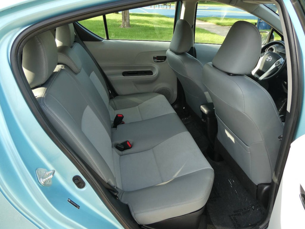 2013 Toyota Prius Image 27
