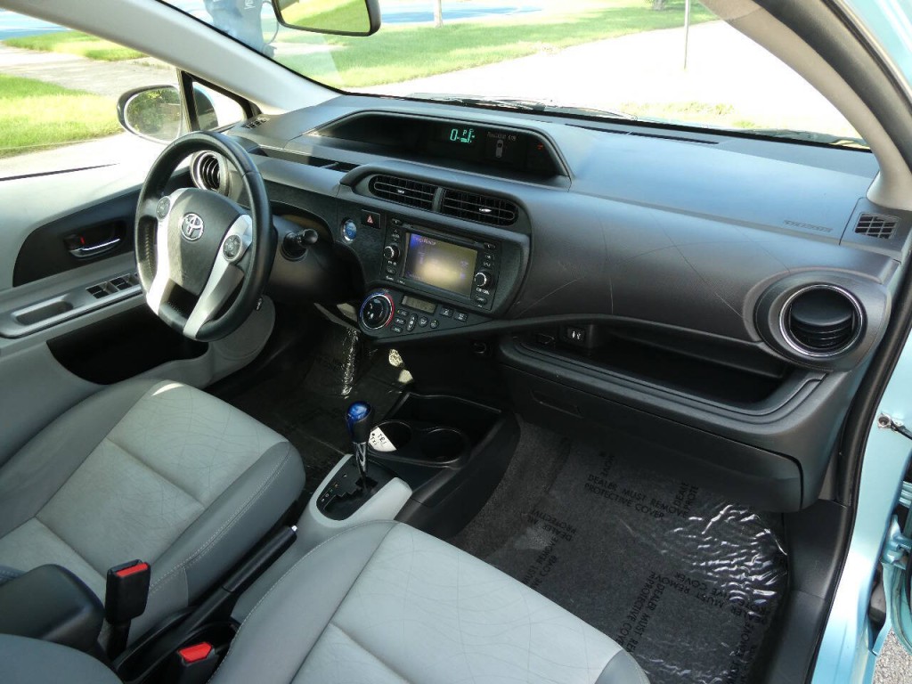 2013 Toyota Prius Image 29