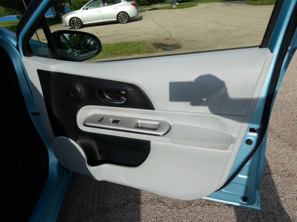 2013 Toyota Prius Image 30