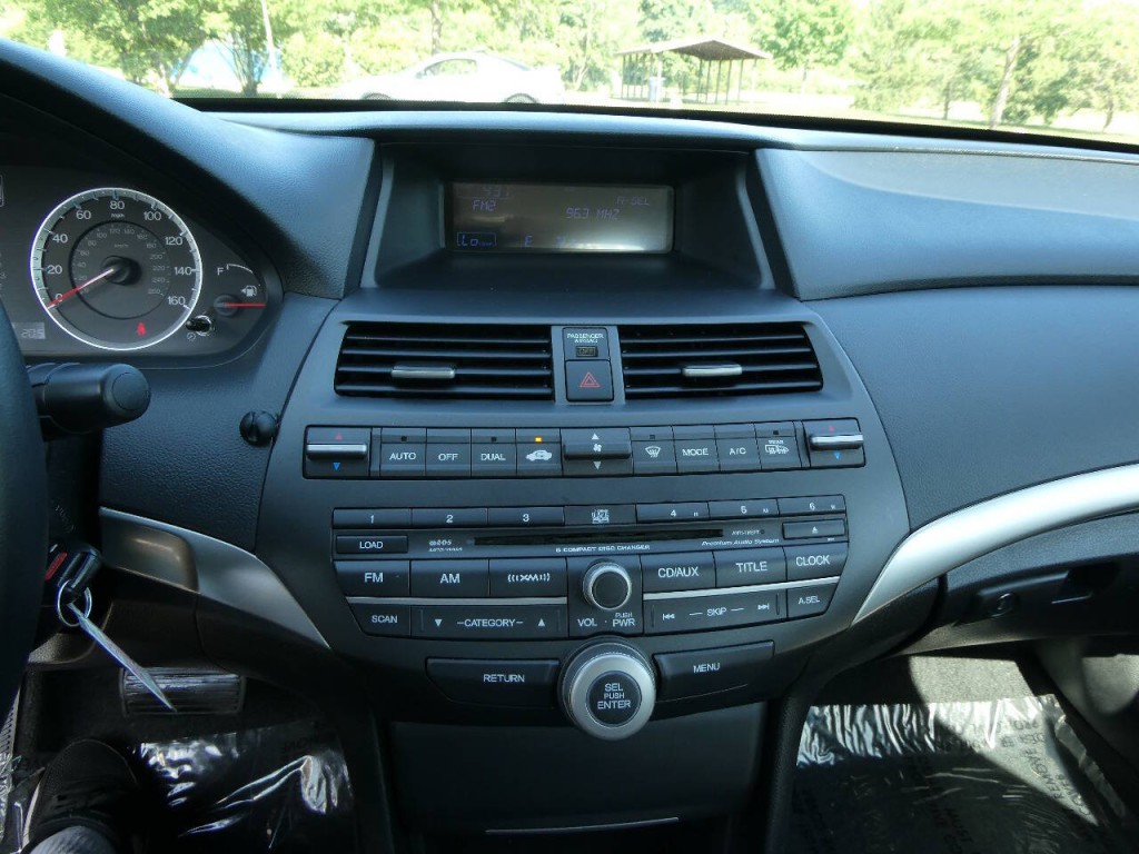 2009 Honda Accord Image 16