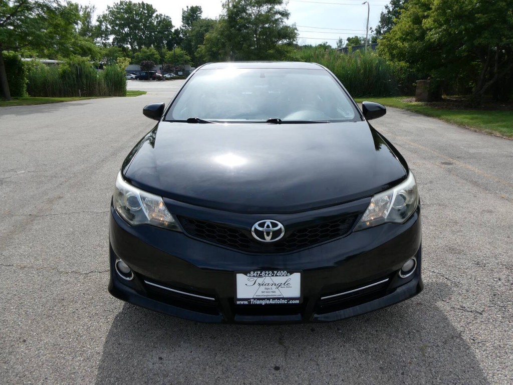 2012 Toyota Camry Image 2
