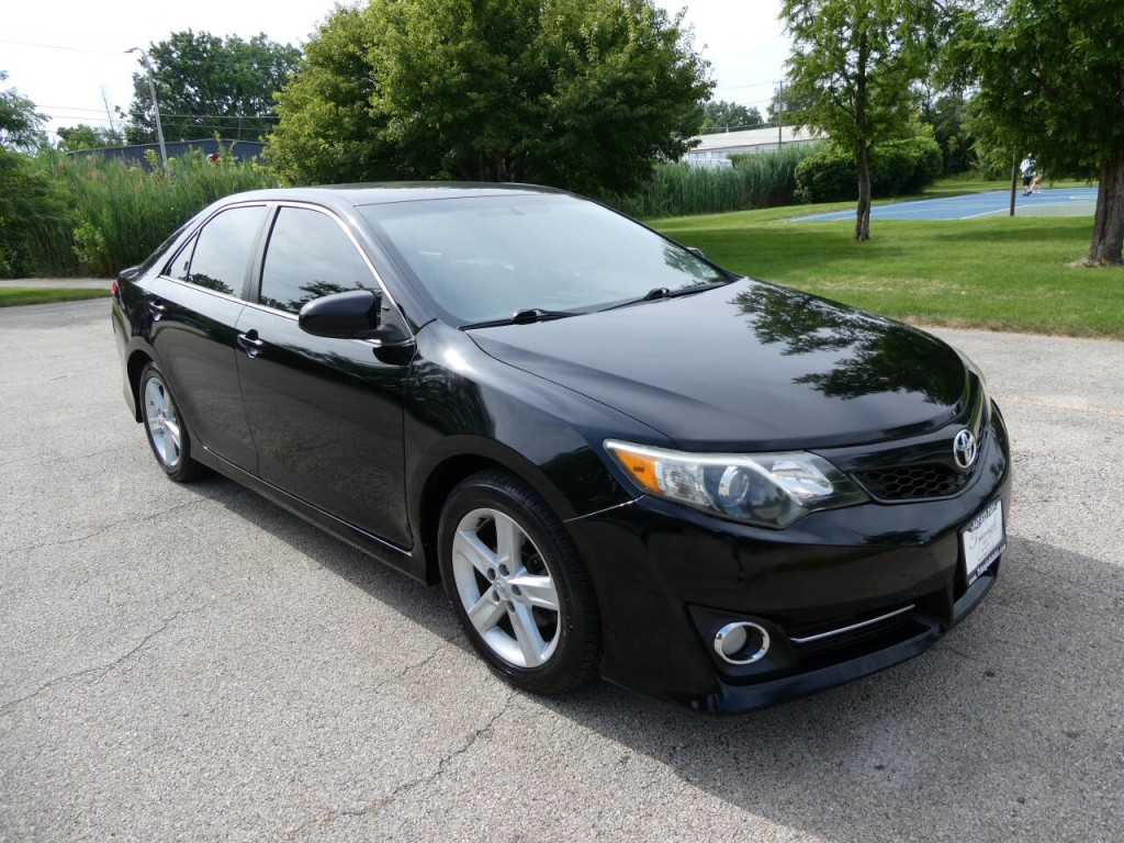 2012 Toyota Camry Image 3
