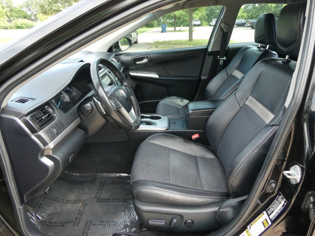 2012 Toyota Camry Image 9