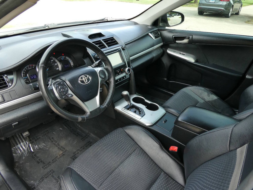 2012 Toyota Camry Image 10