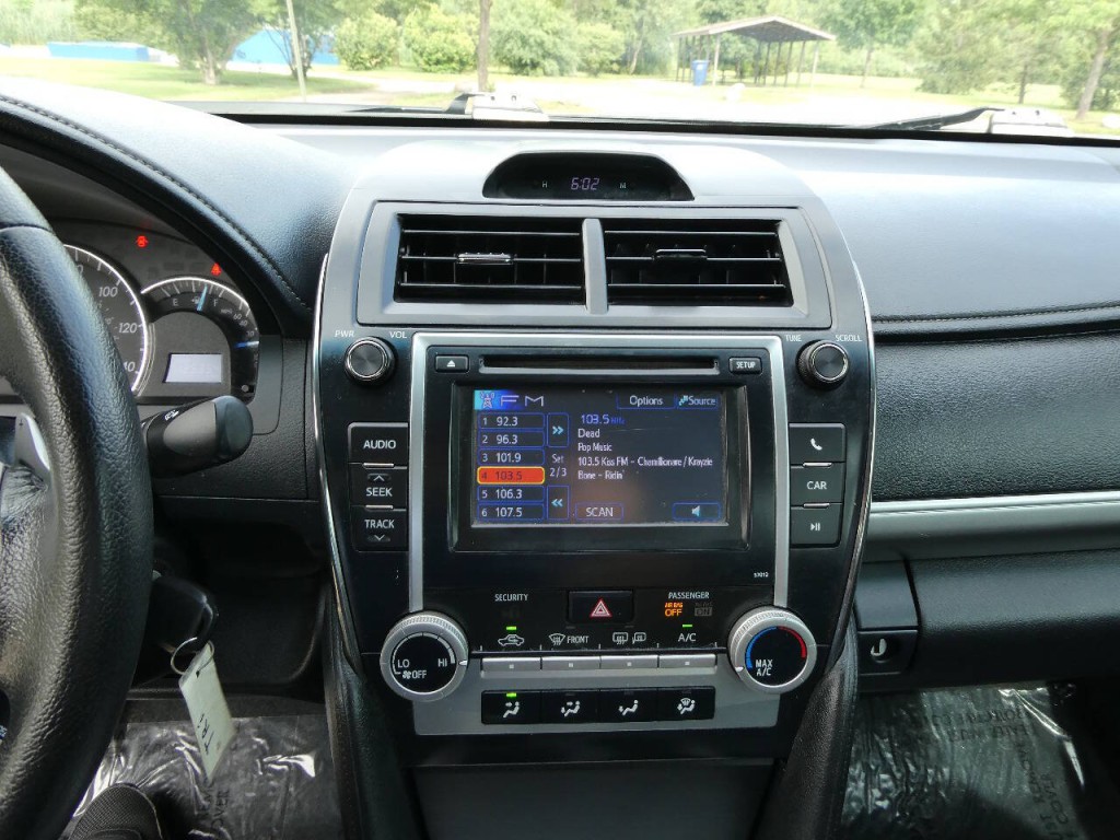2012 Toyota Camry Image 16