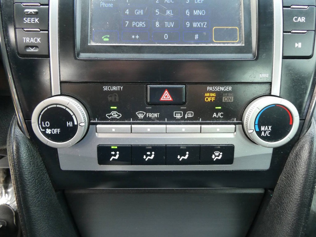 2012 Toyota Camry Image 18