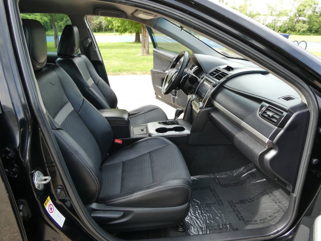 2012 Toyota Camry Image 25