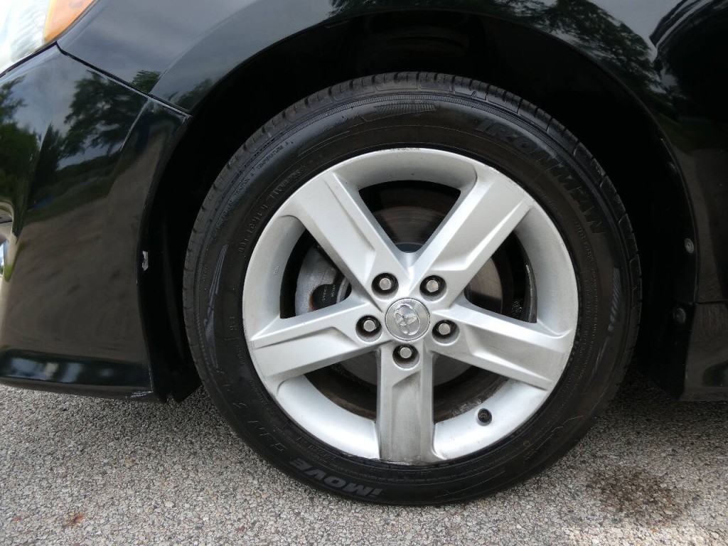 2012 Toyota Camry Image 28
