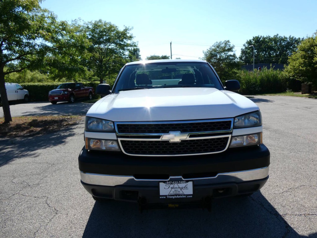 2005 Chevrolet Silverado 1500 Image 2
