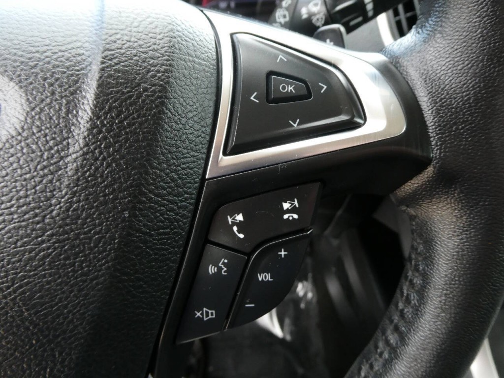 2020 Ford Edge Image 13