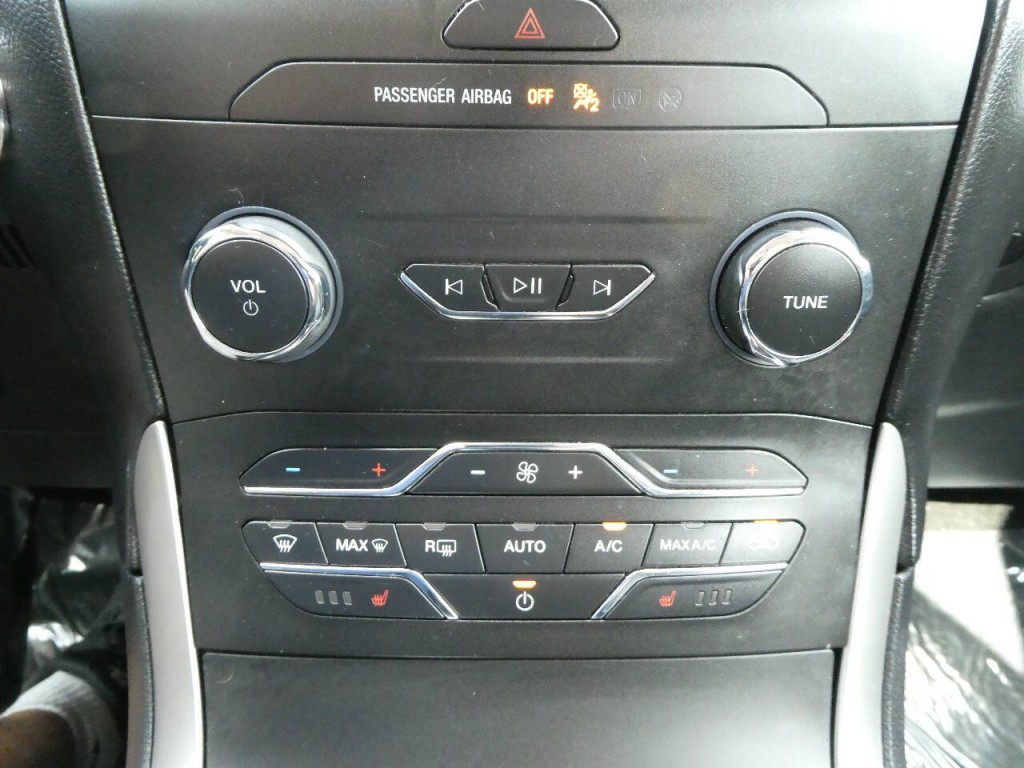 2020 Ford Edge Image 20